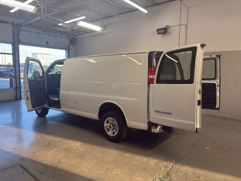 Used 2020 GMC Savana 2500 w/ Driver Convenience Package image 11