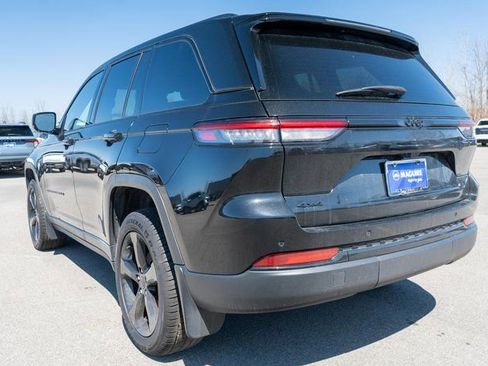 Used 2023 Jeep Grand Cherokee Altitude AWD/4WD image 8