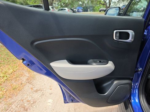 Used 2024 Hyundai Venue SEL FWD image 12