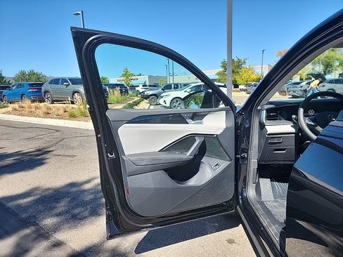 New 2025 Volkswagen Tiguan SE image 9