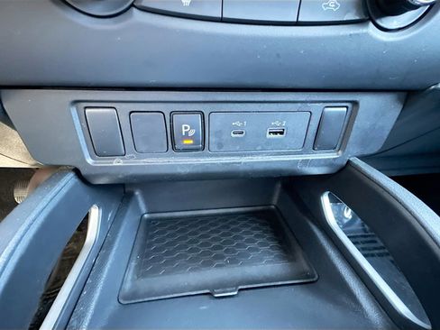 Used 2022 Nissan Frontier SV w/ Technology Package image 21