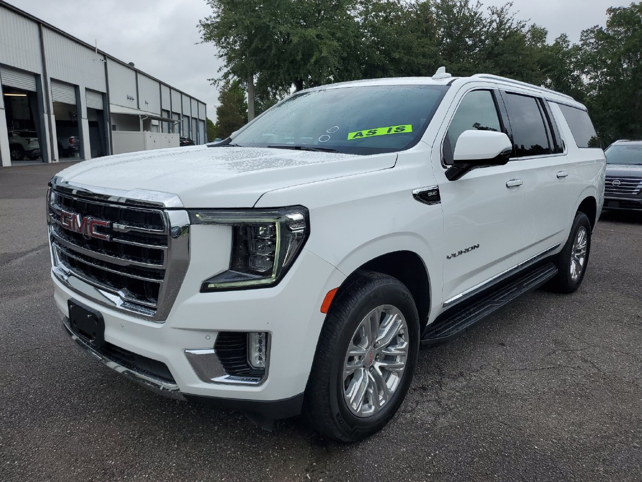 Used 2022 GMC Yukon XL SLT w/ SLT Premium Package AWD/4WD image 2