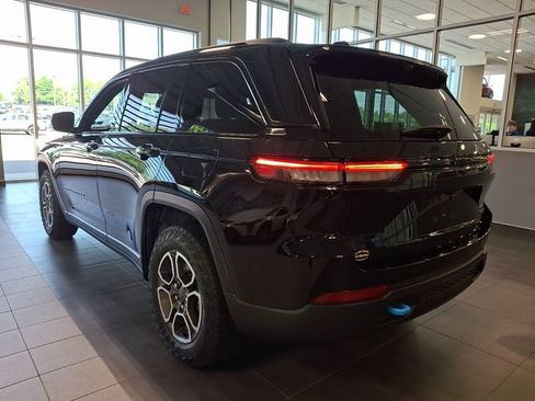Used 2023 Jeep Grand Cherokee Trailhawk w/ Luxury Tech Group III AWD/4WD image 4