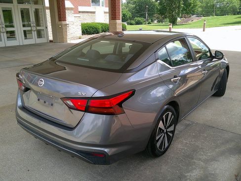 Used 2021 Nissan Altima 2.5 SV FWD image 5