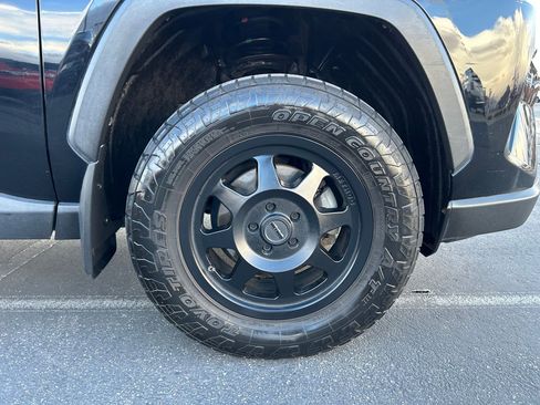 Used 2019 Toyota RAV4 Limited image 30