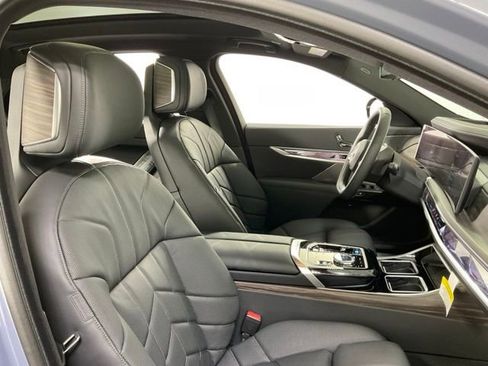 Certified 2024 BMW i7 xDrive60 AWD/4WD image 38