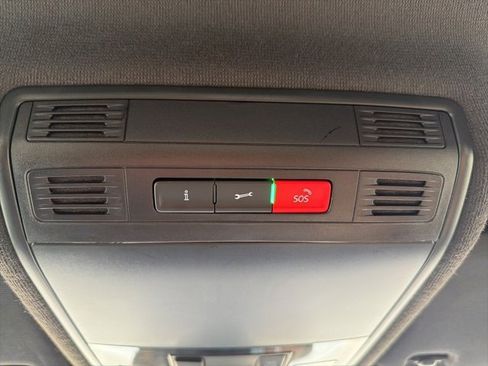 Used 2022 Volkswagen Tiguan SE R-Line image 31