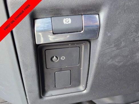 Used 2024 Land Rover Defender 130 X-Dynamic SE image 38