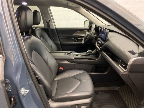 Used 2025 Toyota Grand Highlander AWD image 24