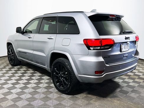 Used 2019 Jeep Grand Cherokee Altitude AWD/4WD image 5