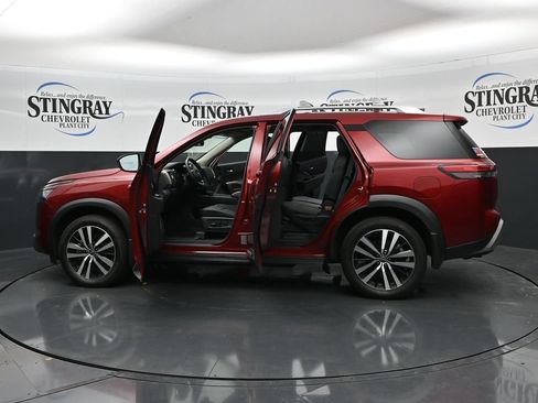 Used 2025 Nissan Pathfinder Platinum w/ Cargo Package FWD image 37
