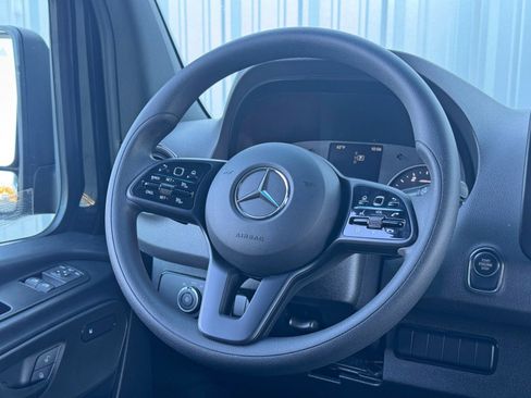 Used 2024 Mercedes-Benz Sprinter 2500 image 19