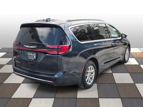 Used 2022 Chrysler Pacifica Touring-L FWD image 4