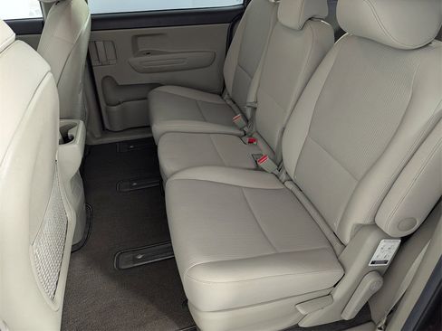 Used 2020 Kia Sedona LX image 28
