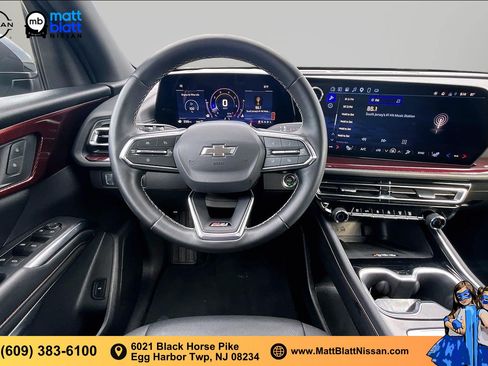 Used 2025 Chevrolet Traverse Z71 AWD/4WD image 4