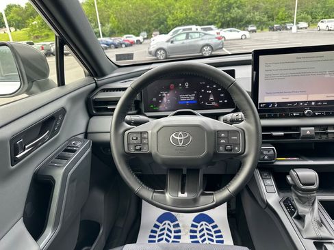 Used 2026 Toyota RAV4 XSE w/ Weather Package AWD/4WD image 18