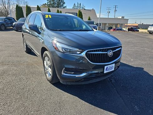 Used 2021 Buick Enclave Essence image 3