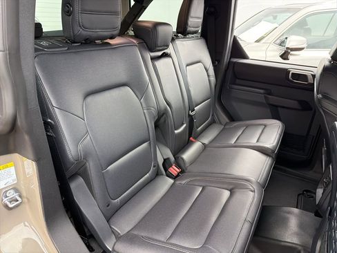 Used 2025 Ford Bronco Badlands image 24