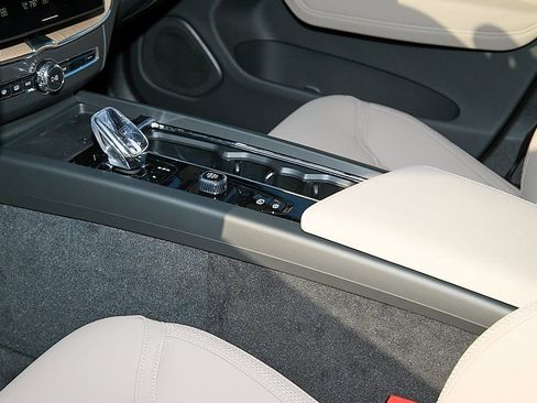 New 2026 Volvo XC60 B5 Plus w/ Climate Package image 15