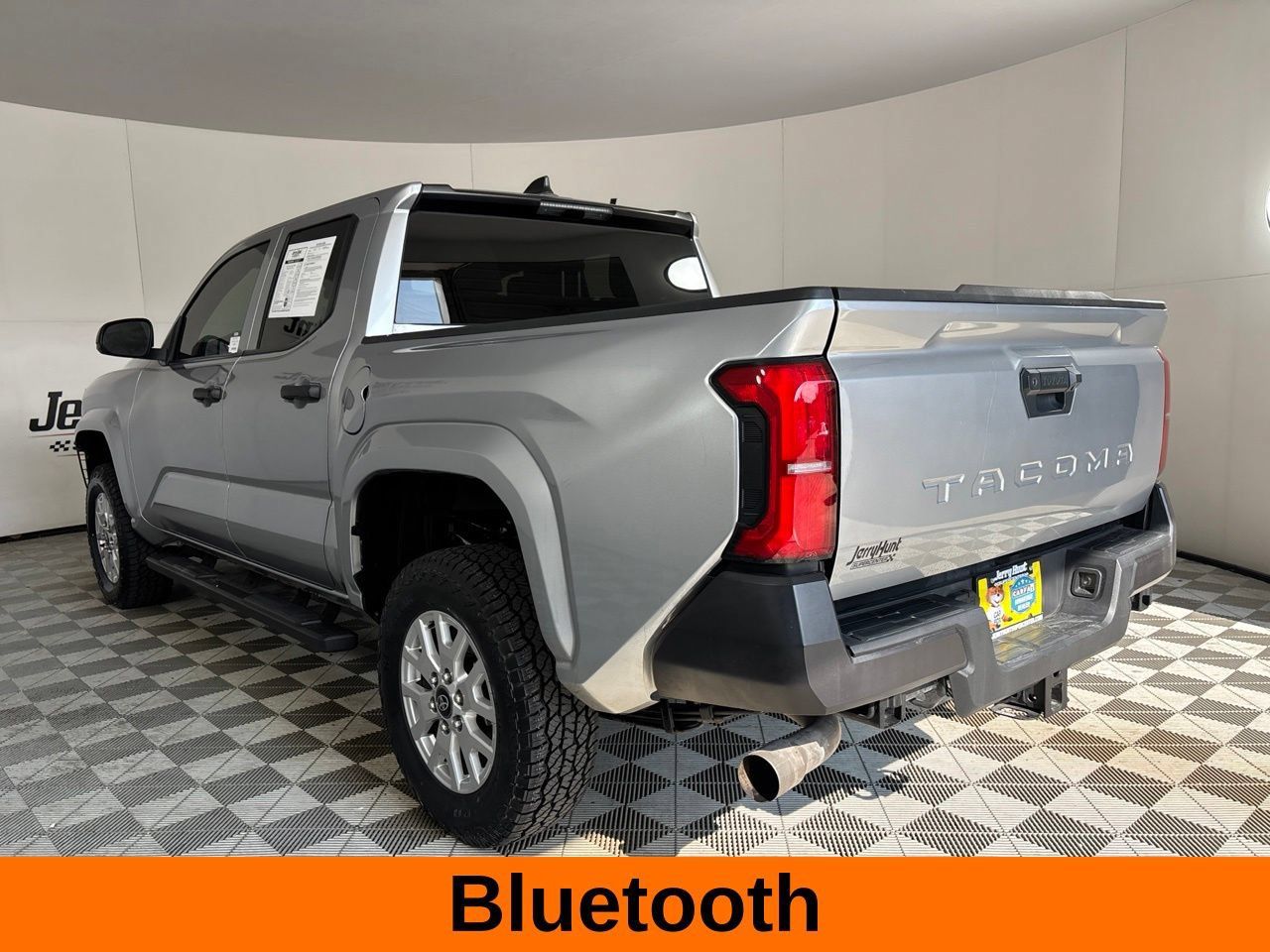 Used 2024 Toyota Tacoma SR RWD image 9
