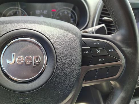 Used 2019 Jeep Cherokee Latitude Plus w/ Cold Weather Group AWD/4WD image 13