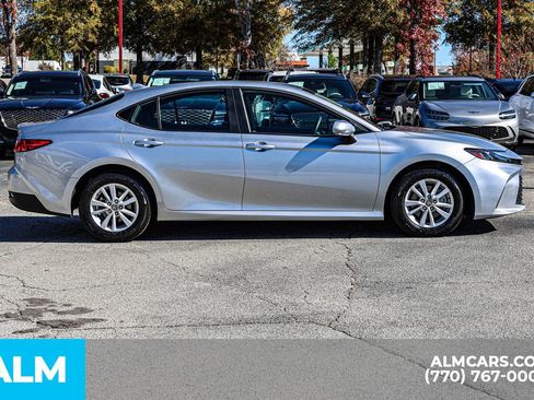 Used 2025 Toyota Camry LE image 10