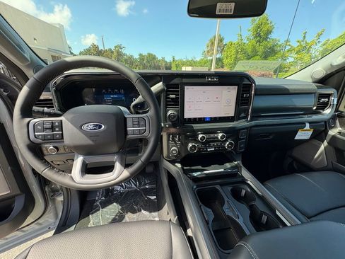 New 2026 Ford F250 Lariat w/ Black Appearance Package AWD/4WD image 8