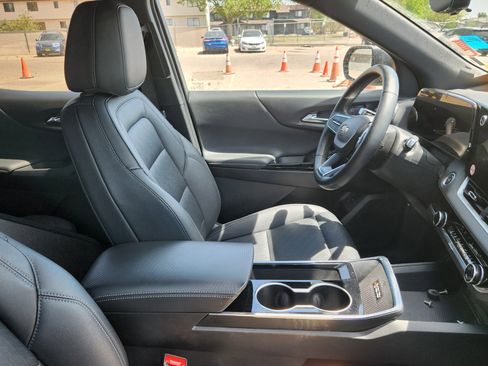 Used 2025 Chevrolet Equinox LT w/ Convenience Package II AWD/4WD image 10