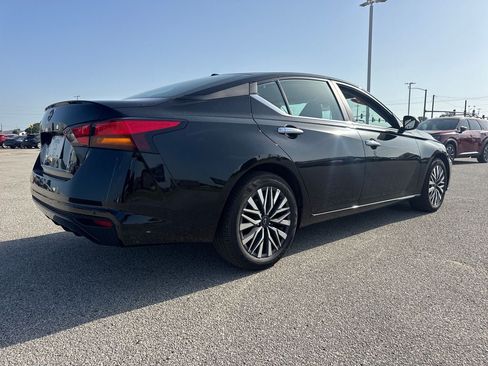 Used 2025 Nissan Altima 2.5 SV FWD image 6