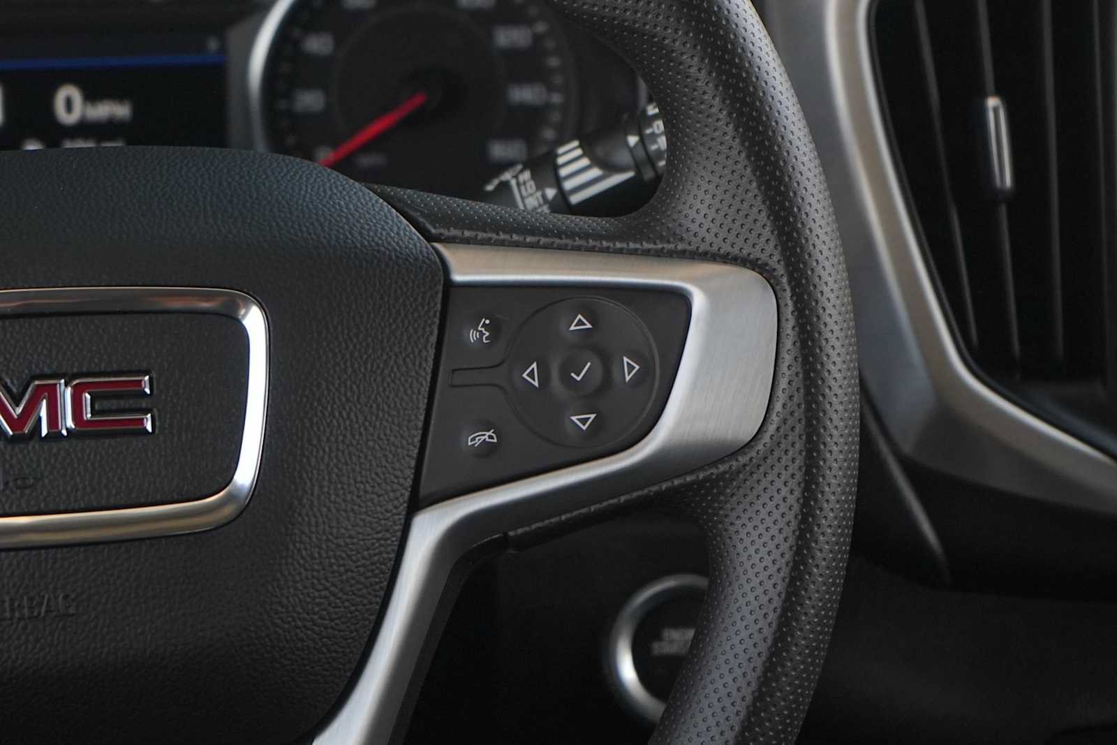 Used 2024 GMC Terrain SLE w/ Driver Convenience Package FWD image 18