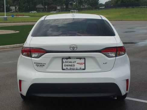 Used 2026 Toyota Corolla LE FWD image 3