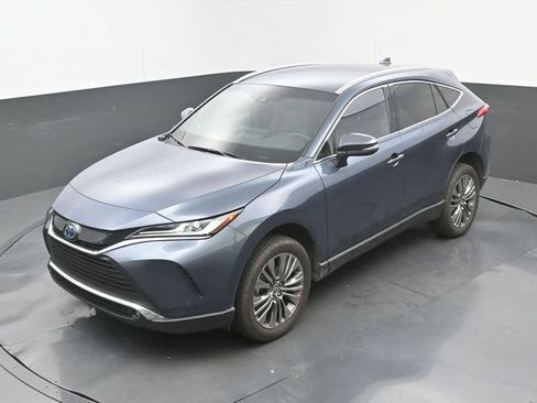 Used 2024 Toyota Venza XLE AWD/4WD image 16