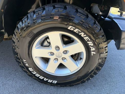 Used 2014 Jeep Wrangler Unlimited Sport w/ Dual Top Group image 14