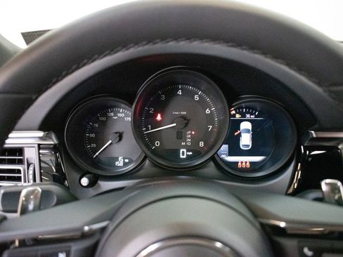 New 2026 Porsche Macan image 24