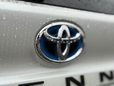 Used 2025 Toyota Sienna XLE image 10