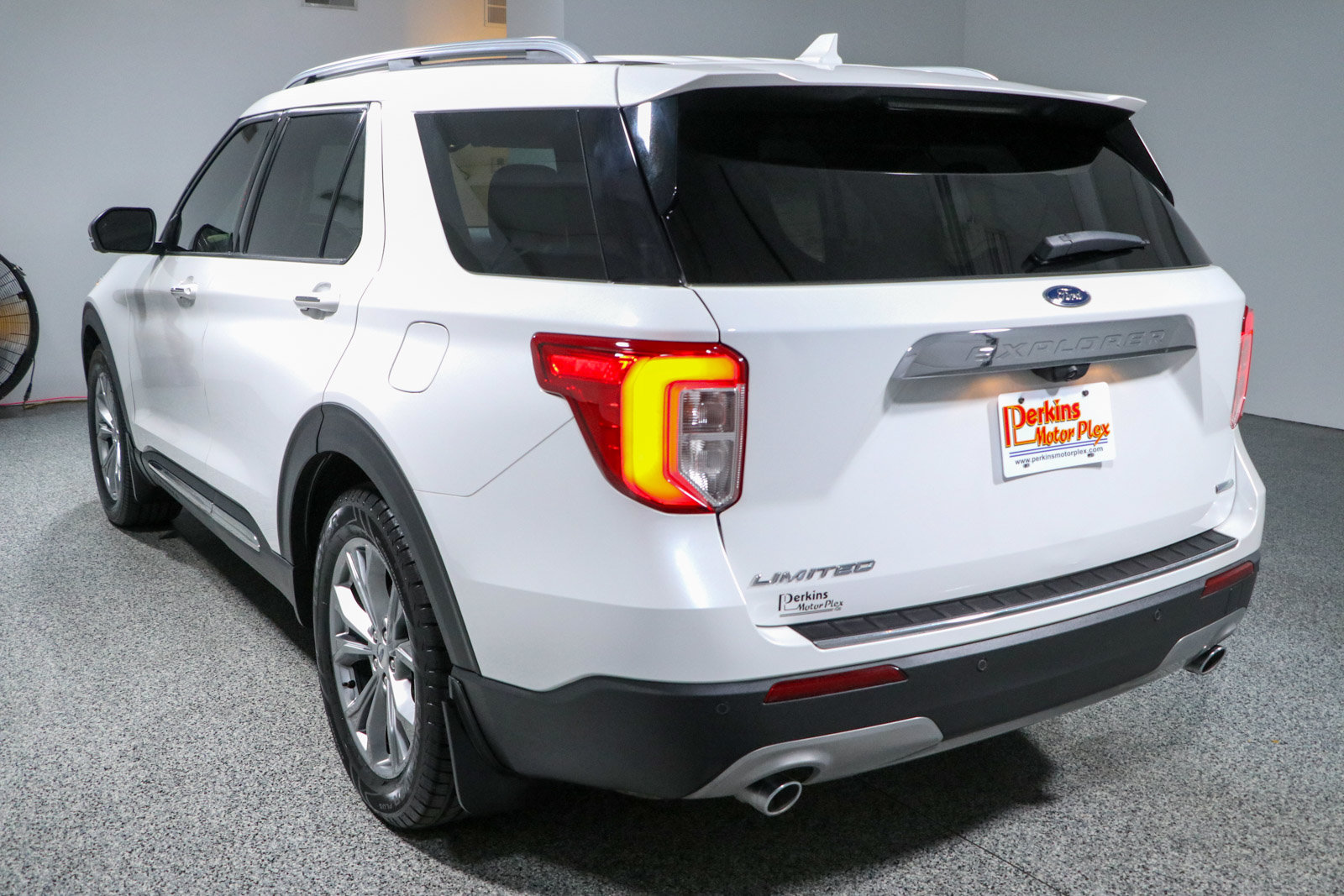 Used 2020 Ford Explorer Limited RWD image 9