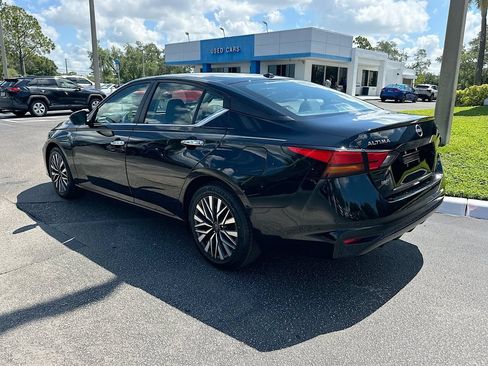 Used 2024 Nissan Altima 2.5 SV FWD image 7