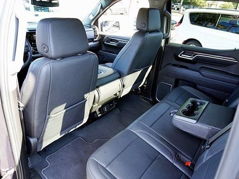 Used 2025 GMC Sierra 1500 SLT AWD/4WD image 29