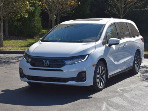 New 2026 Honda Odyssey EX-L image 3