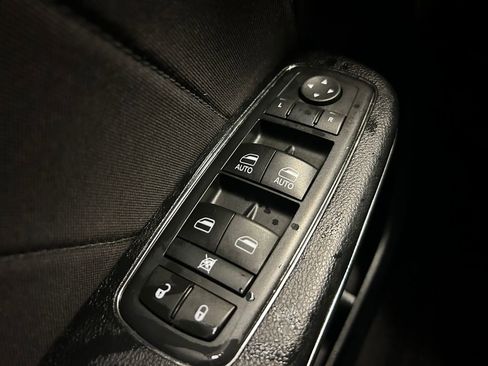 Used 2017 Dodge Charger SXT image 19