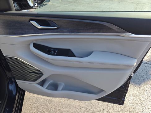 Used 2022 Jeep Grand Cherokee Overland w/ MOPAR Finishing Package image 6