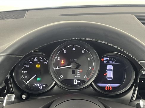 Used 2022 Porsche Macan w/ Premium Package Plus image 13