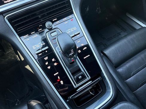 Used 2019 Porsche Panamera image 31
