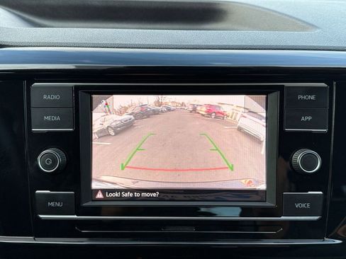 Used 2022 Volkswagen Taos S image 15