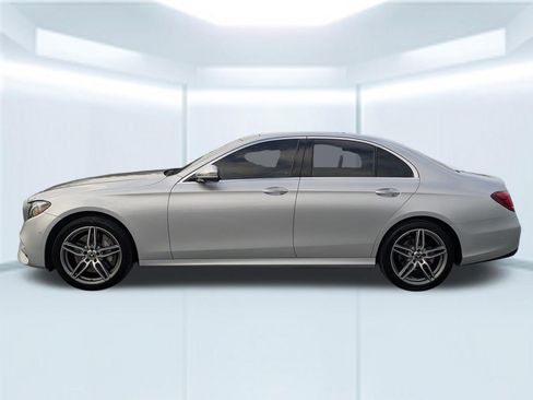 Used 2020 Mercedes-Benz E 350 4MATIC Sedan image 2