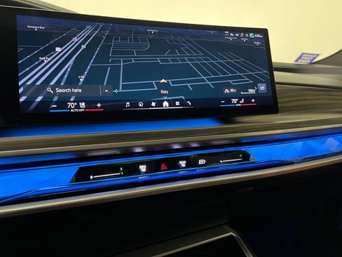 Used 2023 BMW 740i image 27