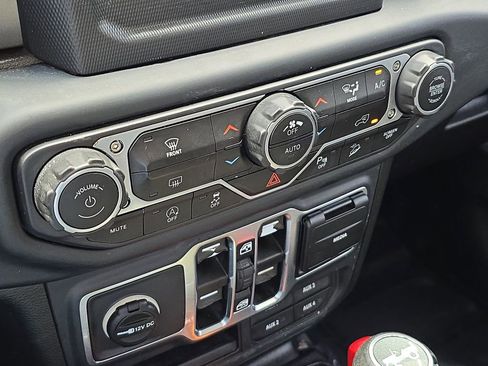 Used 2018 Jeep Wrangler Unlimited Sport S image 22