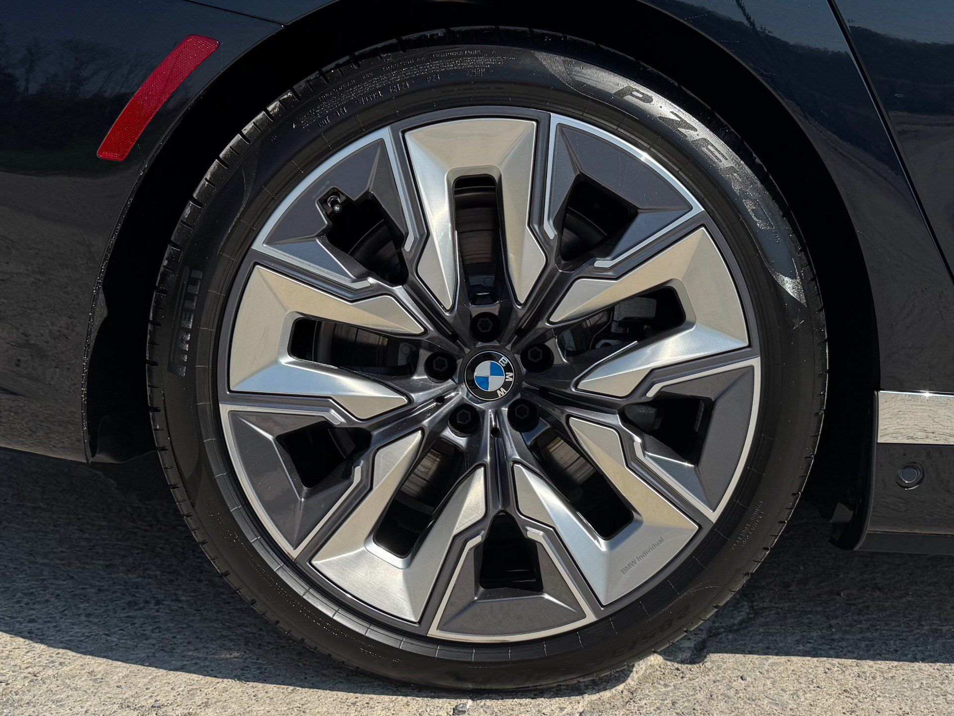 Used 2025 BMW i7 eDrive50 w/ Executive Package RWD image 84