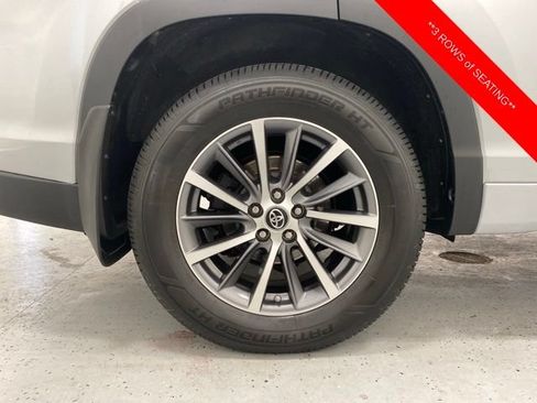 Used 2017 Toyota Highlander XLE AWD/4WD image 7