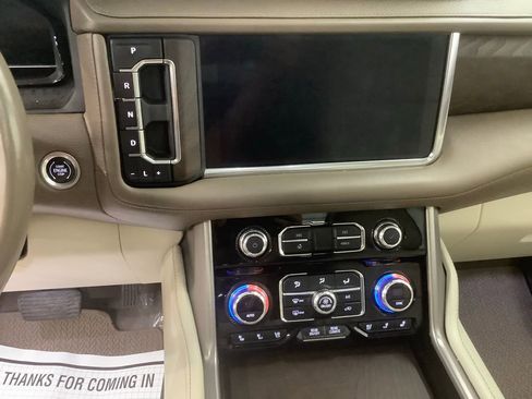 Used 2022 GMC Yukon XL Denali AWD/4WD image 18